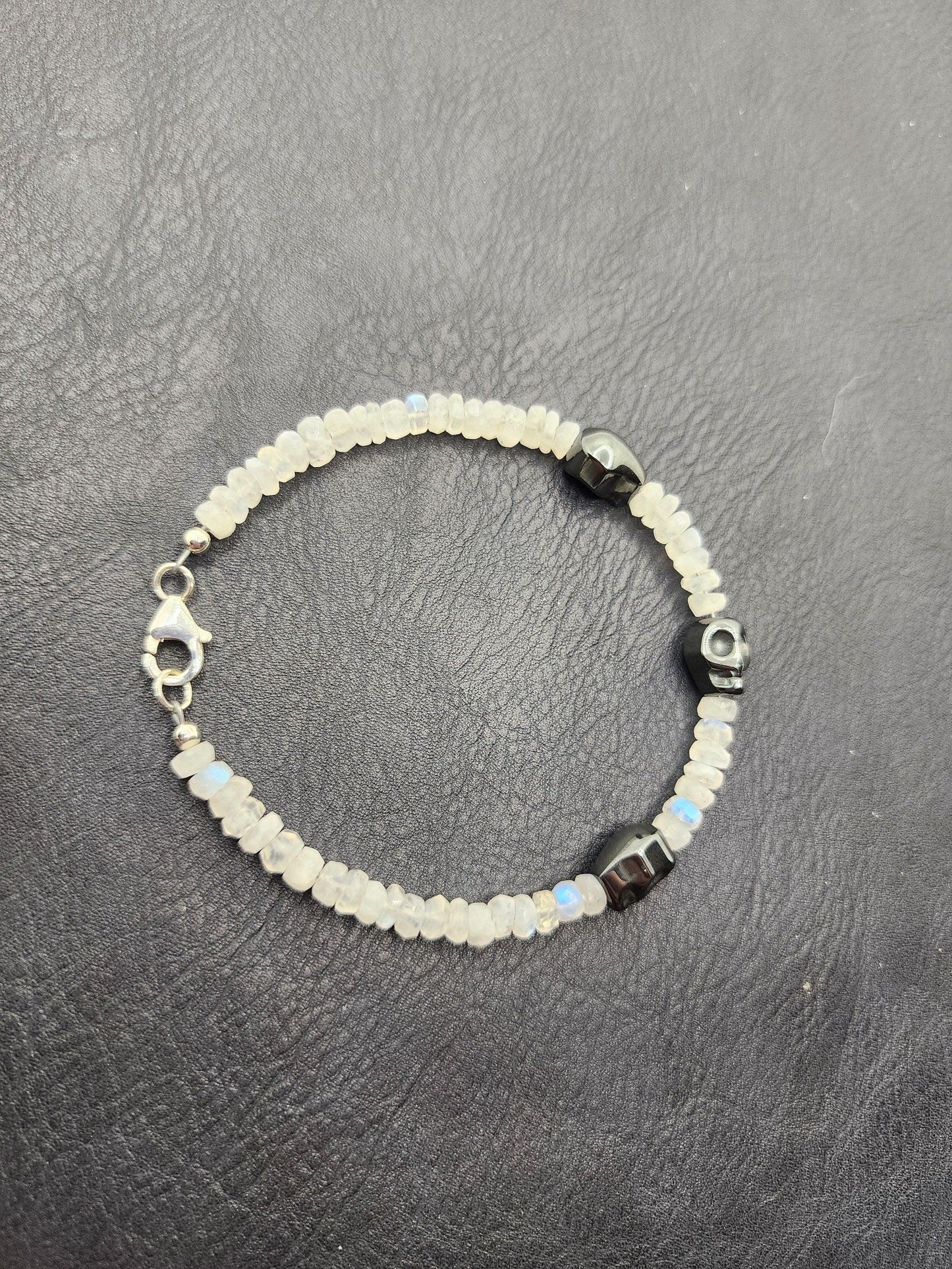 Moonstone bracelet with hematite skulls. Sterling silver 925 clasp and accessories. - Beaunique Boutique