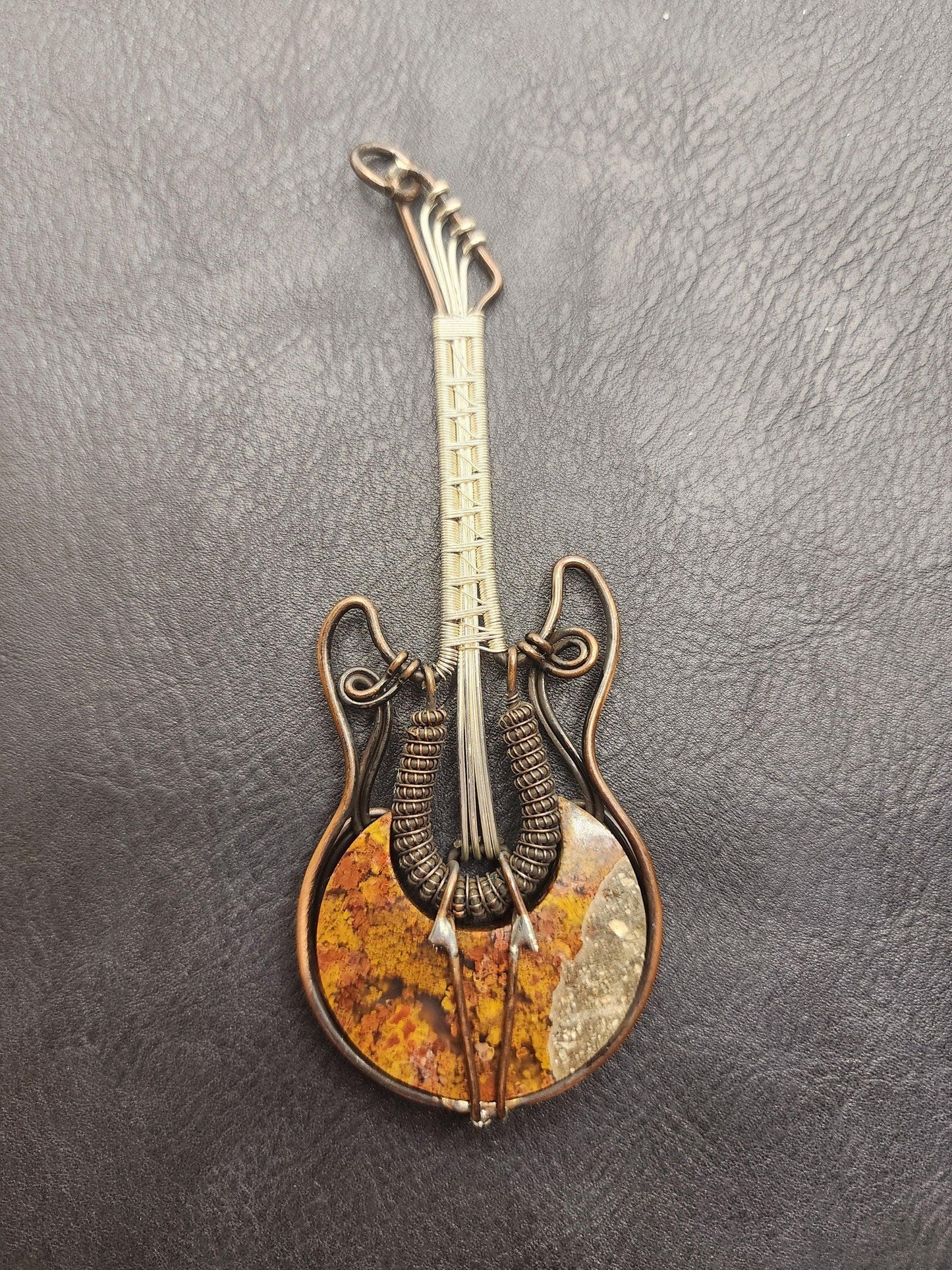 Wire Wrapped guitar with agate stone - Beaunique Boutique