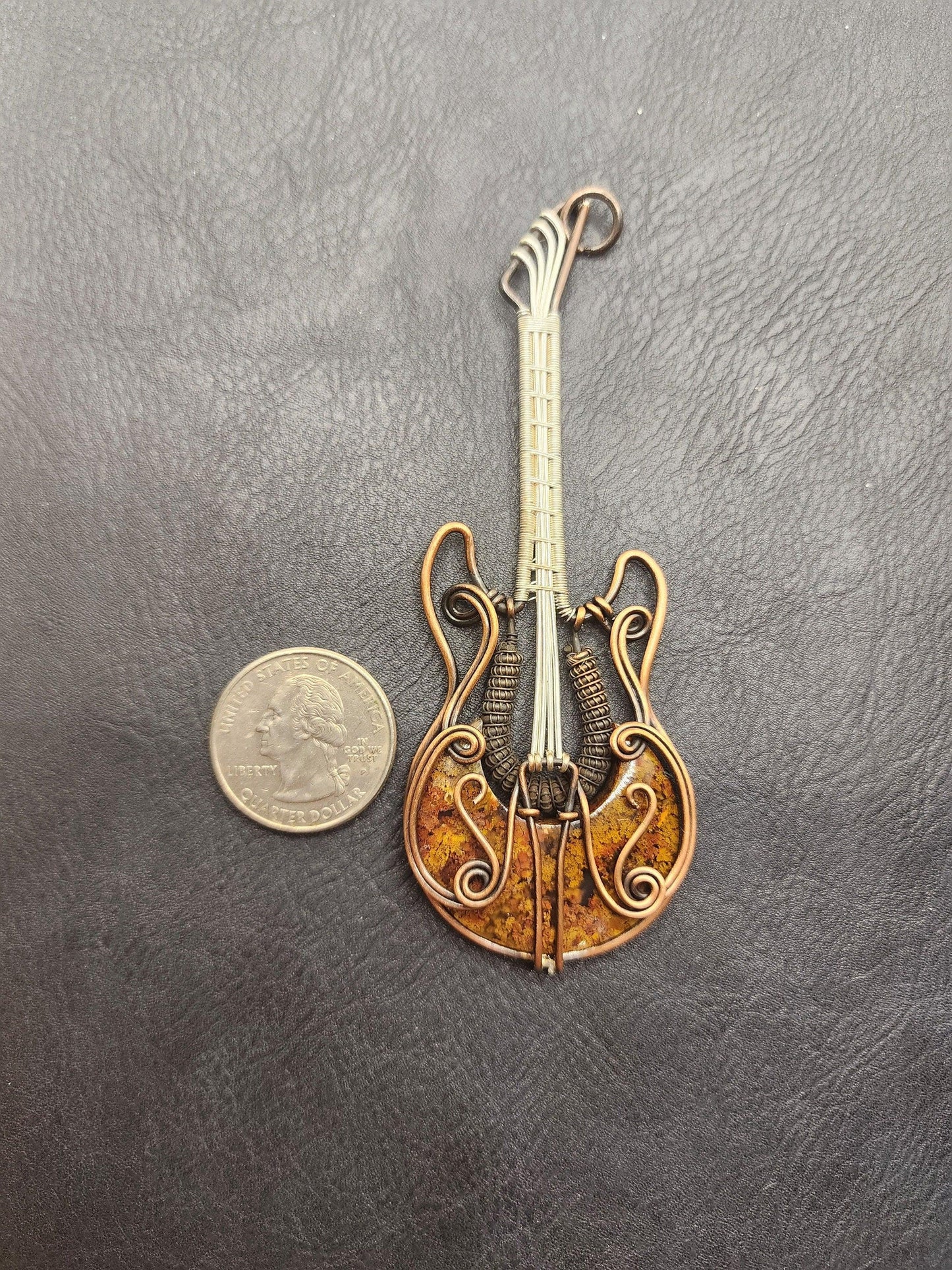 Wire Wrapped guitar with agate stone - Beaunique Boutique