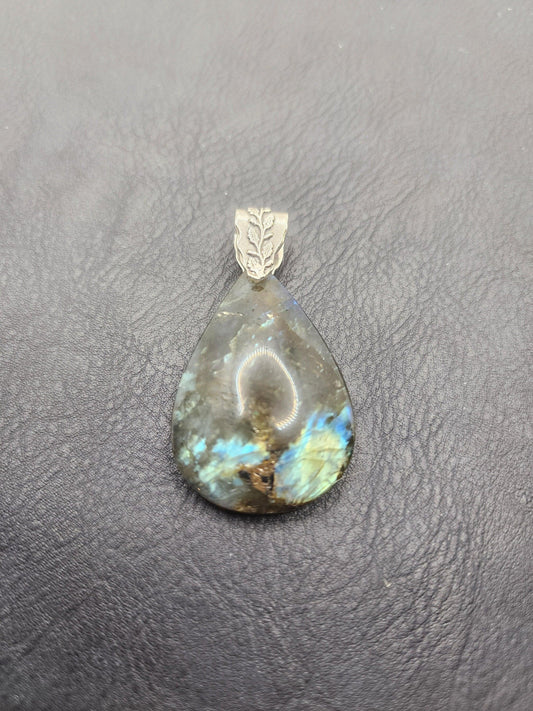 Labradorite - Sterling Silver Pendant - LP1 - Beaunique Boutique