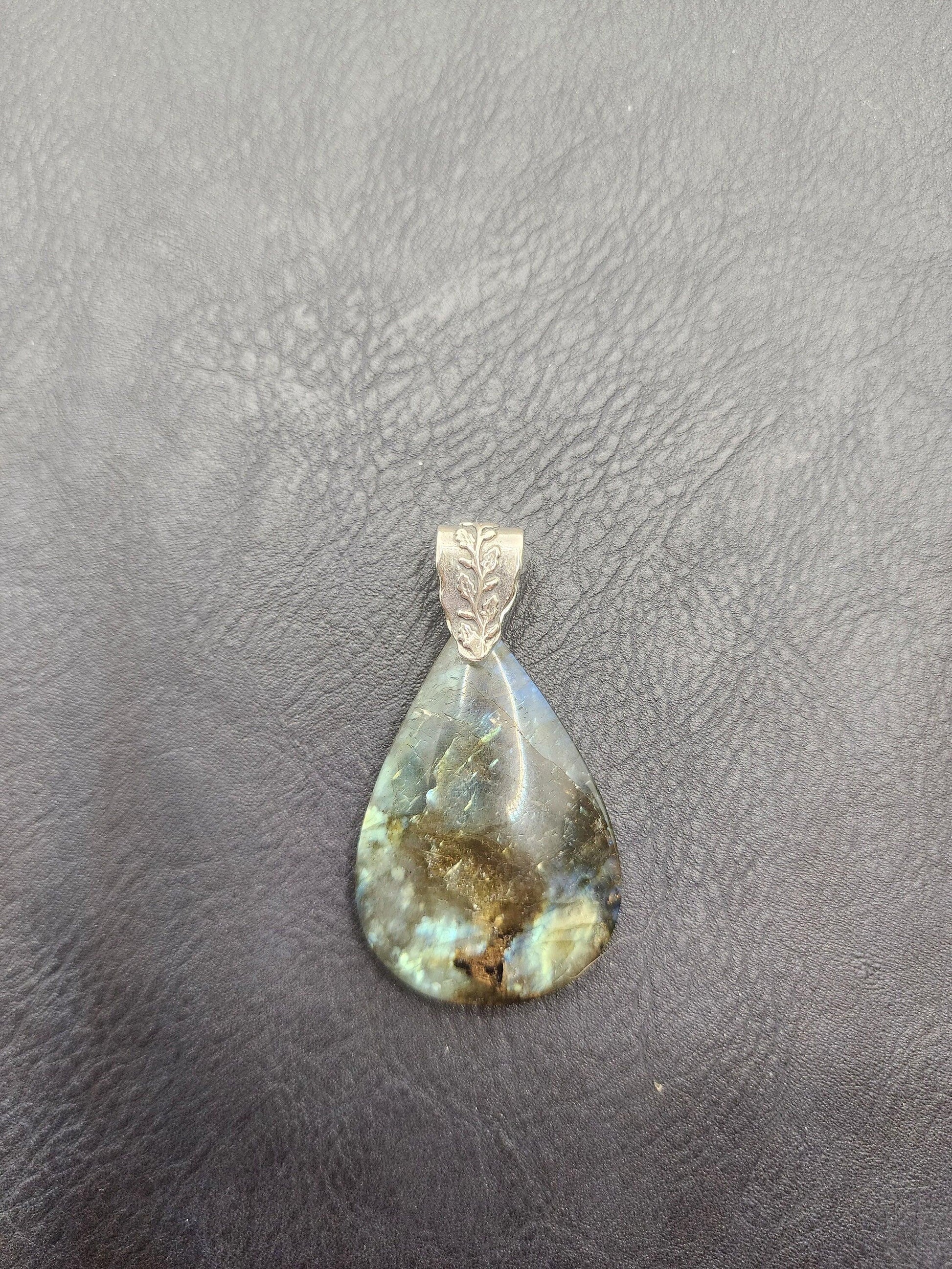 Labradorite - Sterling Silver Pendant - LP1 - Beaunique Boutique