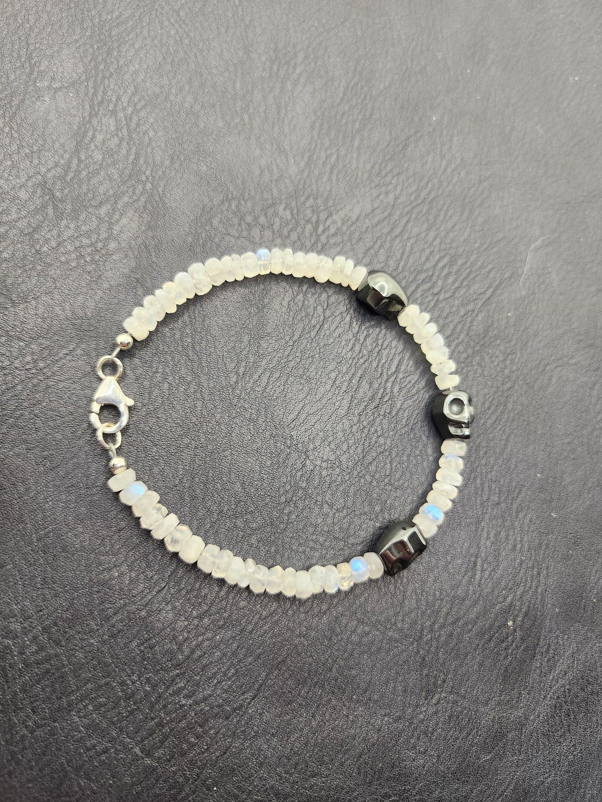 Moonstone bracelet with hematite skulls. Sterling silver 925 clasp and accessories. - Beaunique Boutique