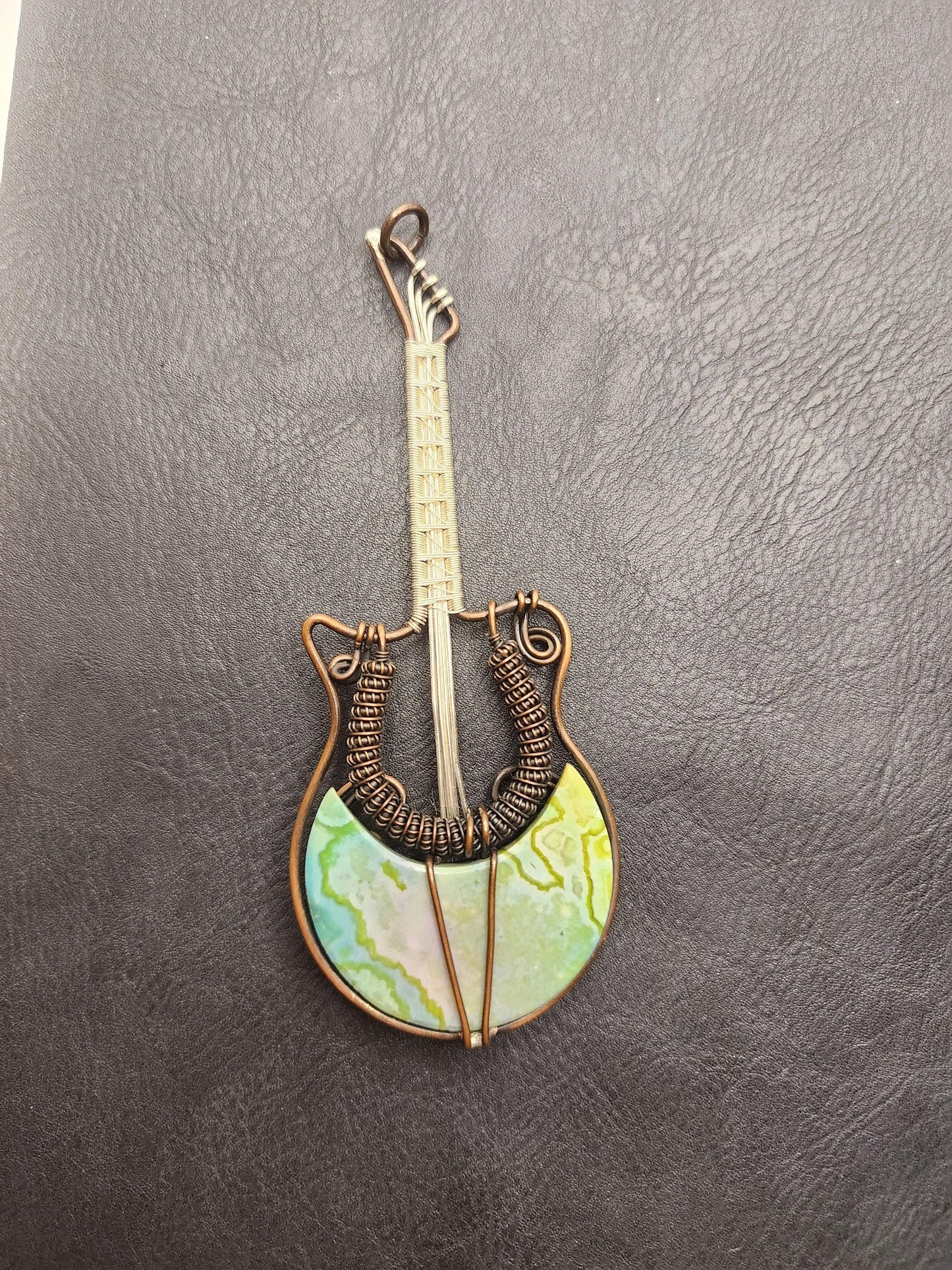 Wire Wrapped guitar with dyed stone - Beaunique Boutique
